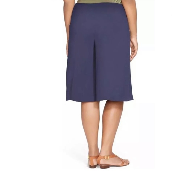 Lauren Ralph Lauren Pleated Front Wide Leg Navy Shorts - Picture 4 of 14